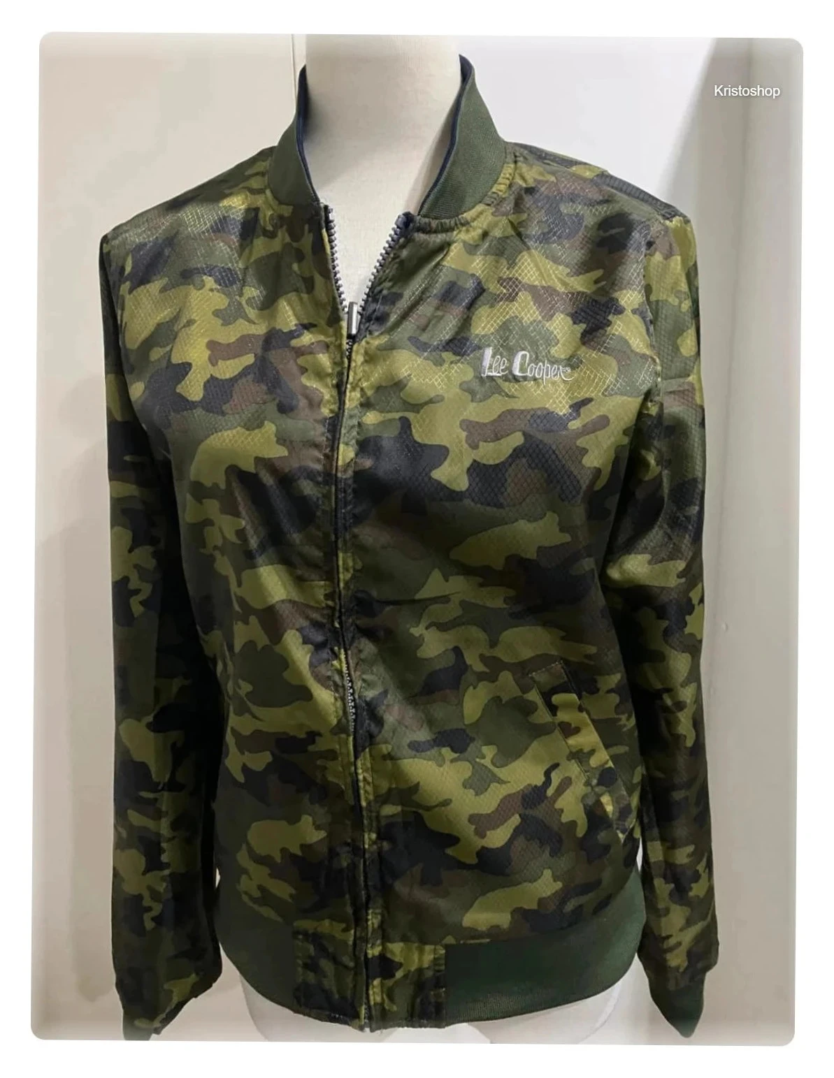 Chaqueta 2-en-1 Lee Cooper Reversible negra y camuflaje Fullzip Crewneck Talla XS – photo 2